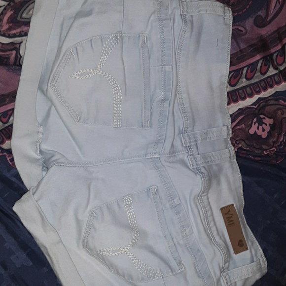 Light wash short shorts - Picture 2 of 2